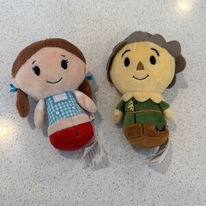 Hallmark wizard of Oz itty bittys set of 2 Dorothy and scarecrow
